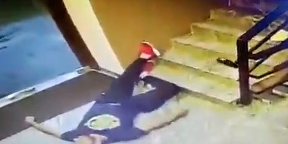 [VIDEO] Man valt dood neer na vaccin