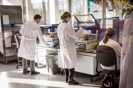 Trinity College Dublin: SARS-CoV-2 virus ontdekt onder de elektronenmicroscoop