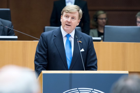Koning: ‘Coronapandemie mag niet worden gebruikt om vrijheden en rechten te beknotten’